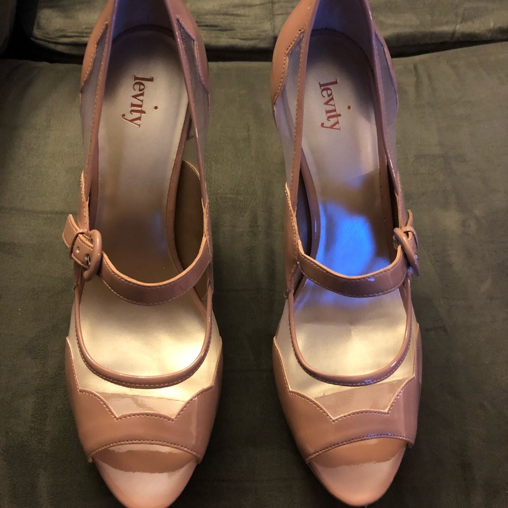NWOB Levity Nude/Taupe Patent Leather & Mesh Heels